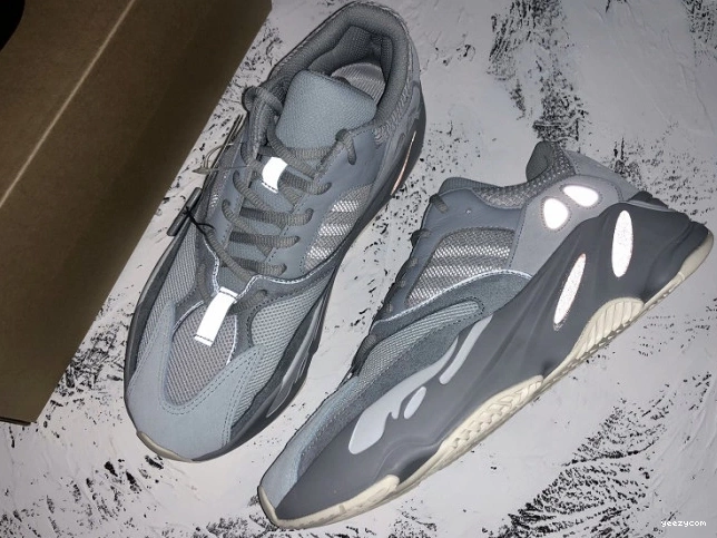 Yeezy Adidas Inertia